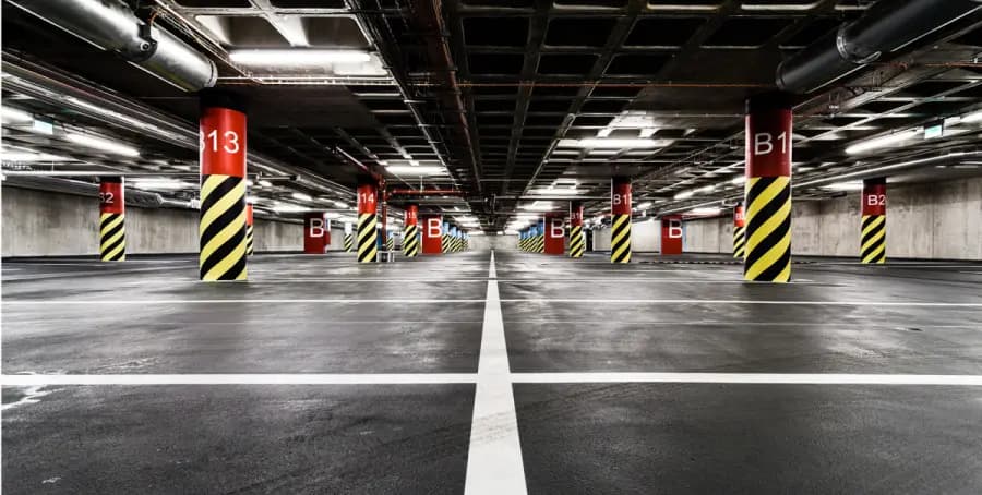 Automobilių parkingo švara yra sudėtinga užduotis, todėl patikėkite ją švaros ekspertams! Mūsų komanda pasitelkusi profesionalią įrangą kruopščiai išvalys net labiausiai įsisenėjusį purvą jūsų verslo ar namų automobilių parkingo aikštelėse.