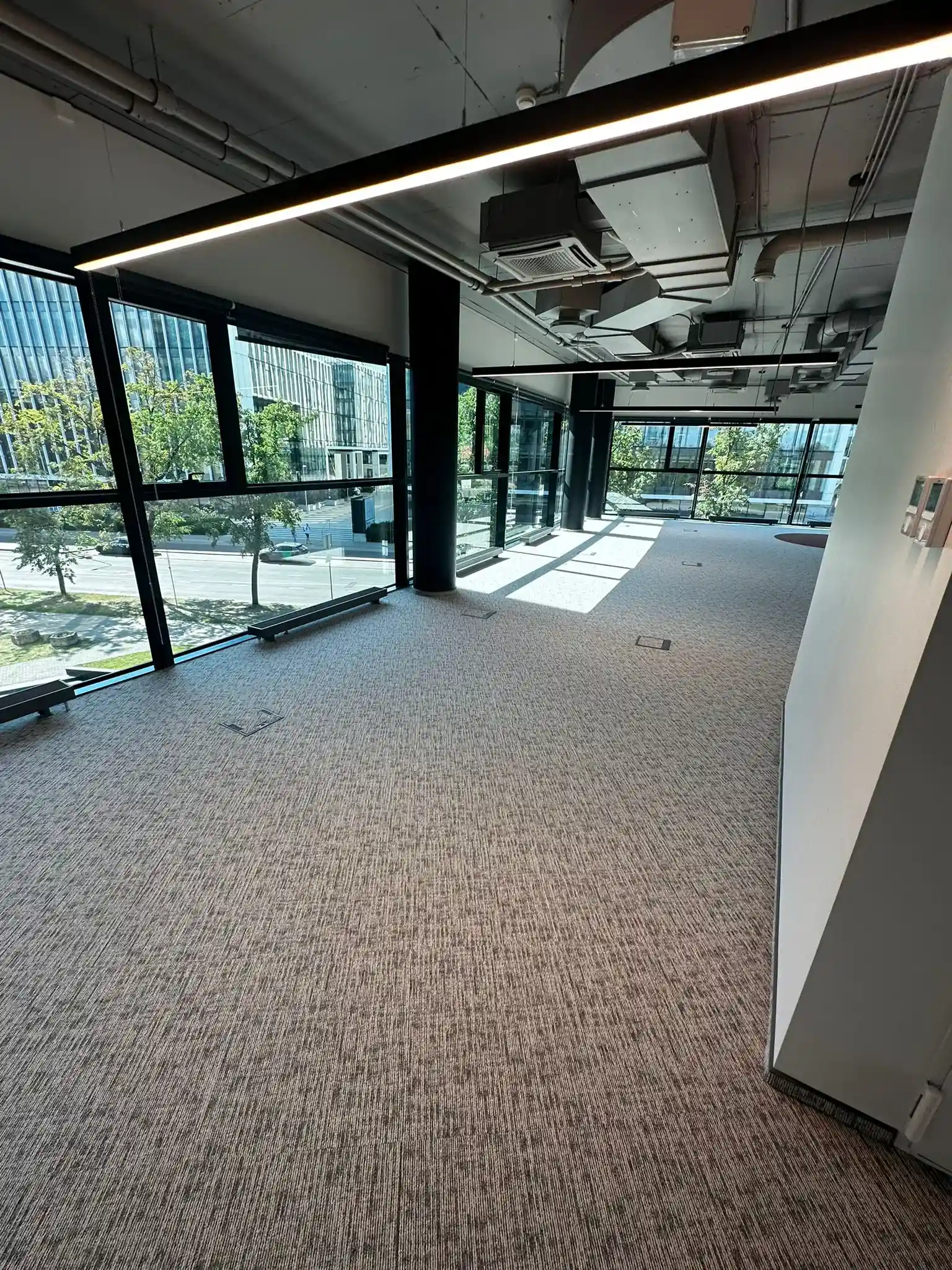 Mūsų tikslas - padaryti švaros invaziją! Patyrusi komanda, profesionali įranga ir technologijos - mūsų vizitinė kortelė. Teikiame plačias valymo paslaugas privatiems ir verslo klientams.