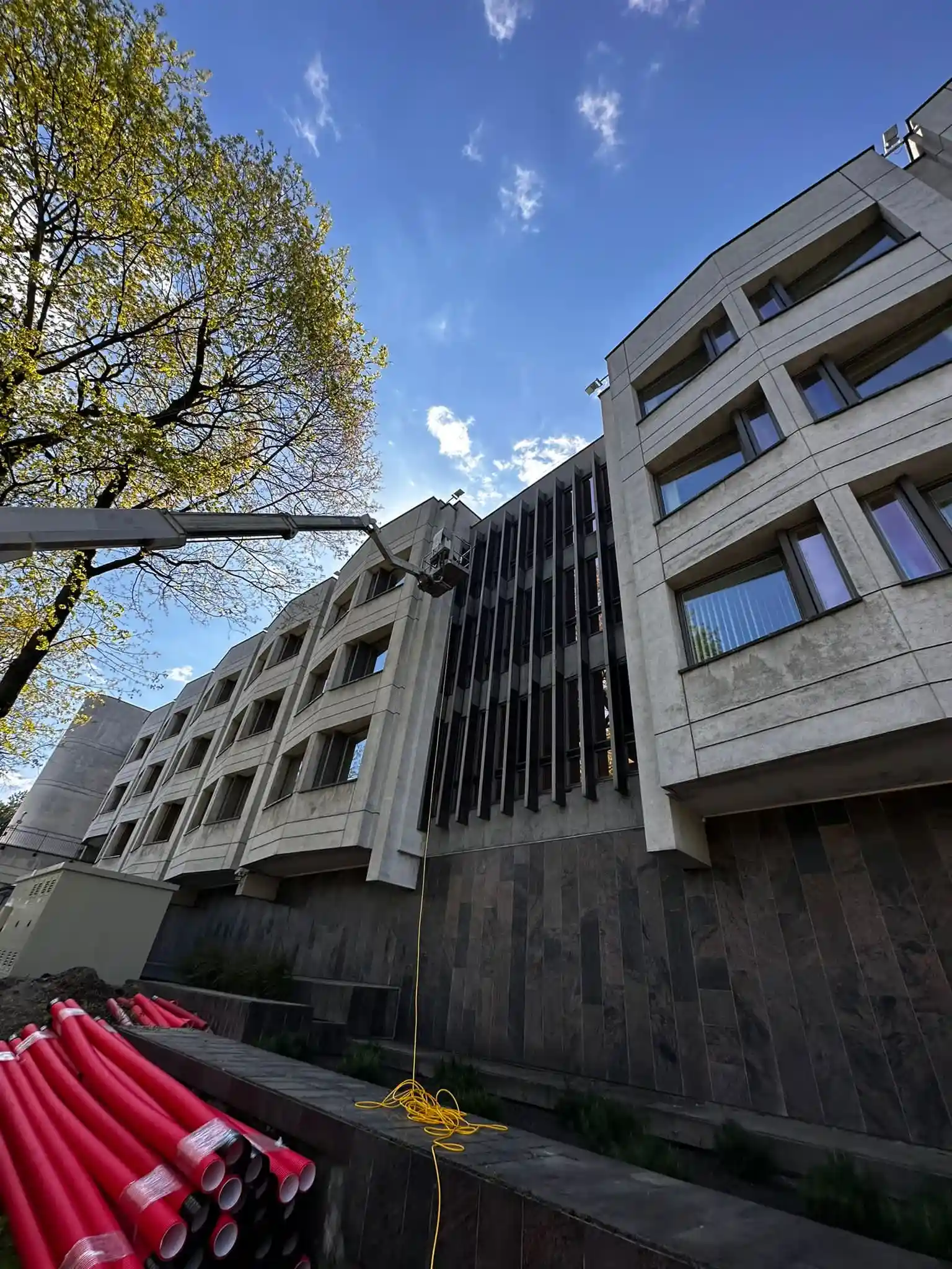 Kokybiškos ir patikimos valymo paslaugos - tai ne tik žodžiai. Mūsų atsakomybę ir kokybišką darbą vertina itin svarbios valstybinės institucijos bei verslo pasaulio senbūviai.